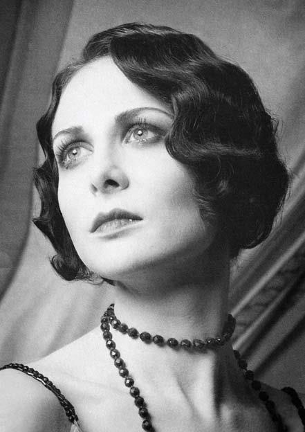 Иллюстрация к книге — Молодые и красивые. Мода двадцатых годов [i_652.jpg]