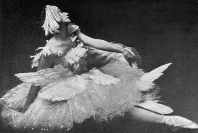 Иллюстрация к книге — 100 великих мастеров балета [i_062.jpg]