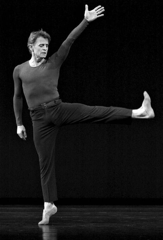 Иллюстрация к книге — 100 великих мастеров балета [i_134.jpg]