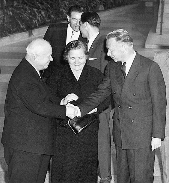 Иллюстрация к книге — Н. С. Хрущев. Воспоминания. Время. Люди. Власть. В 2 книгах. Книга 2 [i_010.jpg]