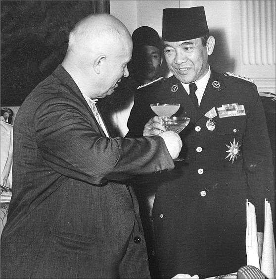 Иллюстрация к книге — Н. С. Хрущев. Воспоминания. Время. Люди. Власть. В 2 книгах. Книга 2 [i_017.jpg]