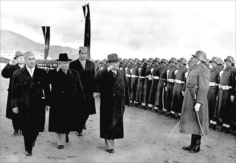 Иллюстрация к книге — Н. С. Хрущев. Воспоминания. Время. Люди. Власть. В 2 книгах. Книга 2 [i_018.jpg]