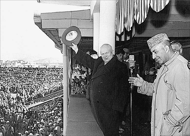 Иллюстрация к книге — Н. С. Хрущев. Воспоминания. Время. Люди. Власть. В 2 книгах. Книга 2 [i_019.jpg]