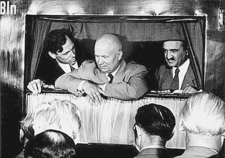 Иллюстрация к книге — Н. С. Хрущев. Воспоминания. Время. Люди. Власть. В 2 книгах. Книга 2 [i_025.jpg]