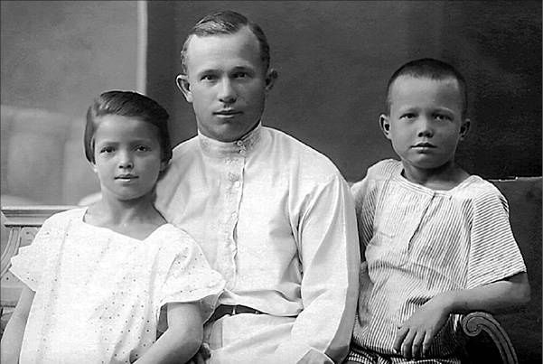 Иллюстрация к книге — Воспоминания. Время. Люди. Власть. В 2 книгах. Книга 1 [i_003.jpg]