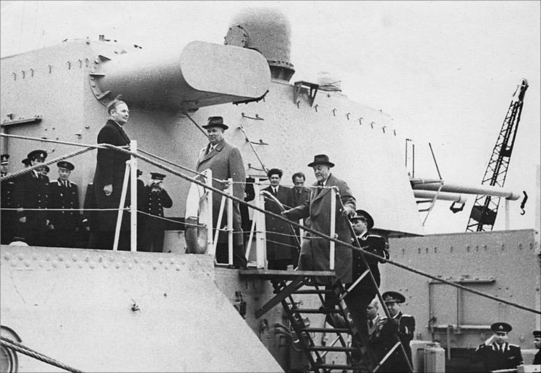 Иллюстрация к книге — Воспоминания. Время. Люди. Власть. В 2 книгах. Книга 1 [i_016.jpg]