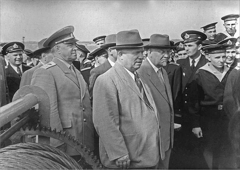 Иллюстрация к книге — Воспоминания. Время. Люди. Власть. В 2 книгах. Книга 1 [i_017.jpg]