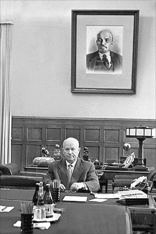 Иллюстрация к книге — Воспоминания. Время. Люди. Власть. В 2 книгах. Книга 1 [i_020.jpg]