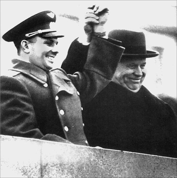 Иллюстрация к книге — Воспоминания. Время. Люди. Власть. В 2 книгах. Книга 1 [i_023.jpg]