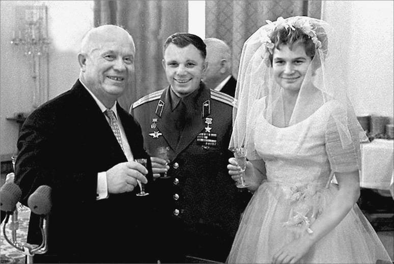 Иллюстрация к книге — Воспоминания. Время. Люди. Власть. В 2 книгах. Книга 1 [i_024.jpg]