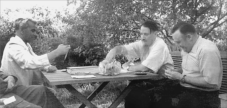 Иллюстрация к книге — Воспоминания. Время. Люди. Власть. В 2 книгах. Книга 1 [i_026.jpg]