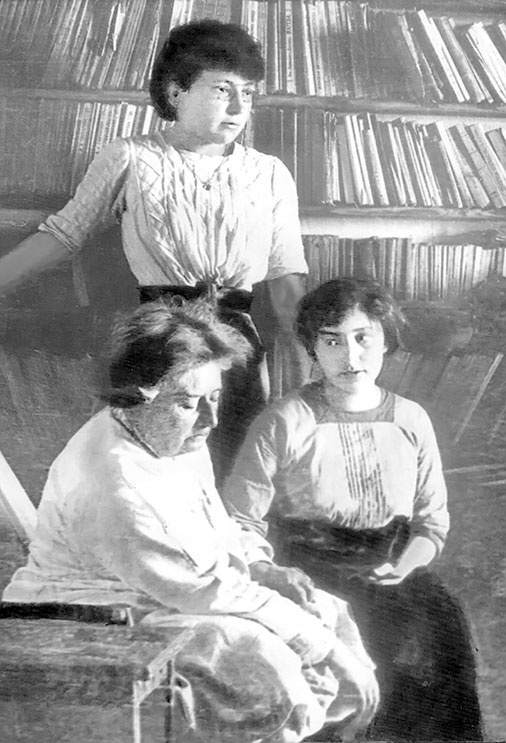 Иллюстрация к книге — Марина Цветаева. Беззаконная комета [i_038.jpg]