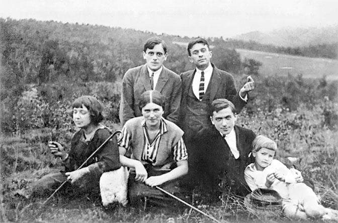 Иллюстрация к книге — Марина Цветаева. Беззаконная комета [i_146.jpg]