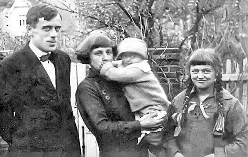 Иллюстрация к книге — Марина Цветаева. Беззаконная комета [i_155.jpg]