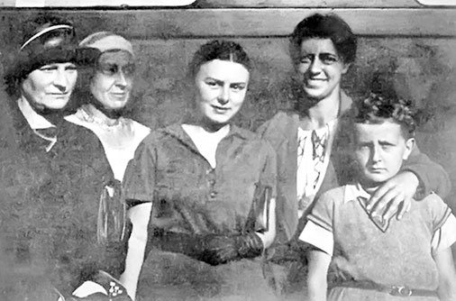 Иллюстрация к книге — Марина Цветаева. Беззаконная комета [i_244.jpg]