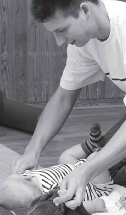 Иллюстрация к книге — PEKiP. Игра и движение. Более 100 развивающих игр для детей первого года жизни [i_001.jpg]