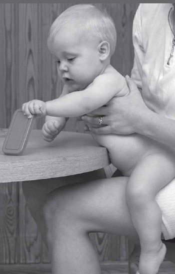 Иллюстрация к книге — PEKiP. Игра и движение. Более 100 развивающих игр для детей первого года жизни [i_042.jpg]