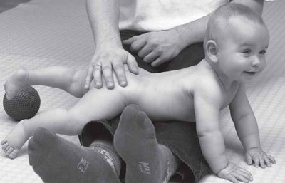 Иллюстрация к книге — PEKiP. Игра и движение. Более 100 развивающих игр для детей первого года жизни [i_043.jpg]