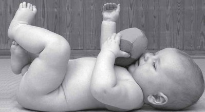 Иллюстрация к книге — PEKiP. Игра и движение. Более 100 развивающих игр для детей первого года жизни [i_059.jpg]