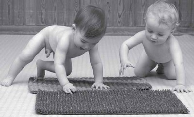 Иллюстрация к книге — PEKiP. Игра и движение. Более 100 развивающих игр для детей первого года жизни [i_071.jpg]