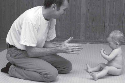 Иллюстрация к книге — PEKiP. Игра и движение. Более 100 развивающих игр для детей первого года жизни [i_083.jpg]