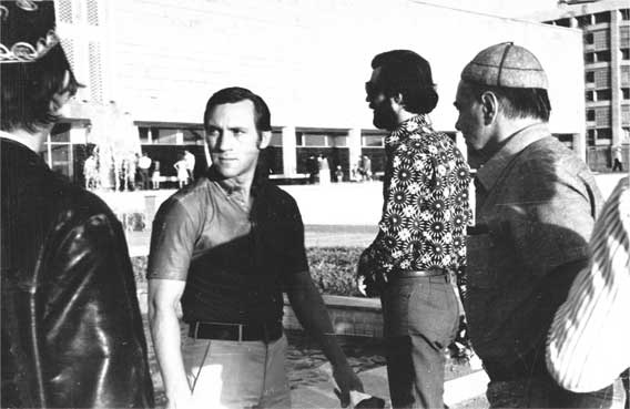 Иллюстрация к книге — Я лечила Высоцкого [i_042.jpg]