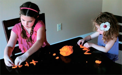 Иллюстрация к книге — Дома весело! Развивающие игры для самых маленьких [i_035.jpg]