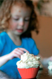 Иллюстрация к книге — Дома весело! Развивающие игры для самых маленьких [i_053.jpg]