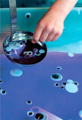 Иллюстрация к книге — Дома весело! Развивающие игры для самых маленьких [i_174.jpg]