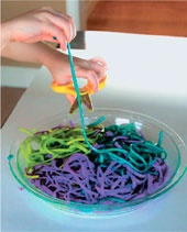 Иллюстрация к книге — Дома весело! Развивающие игры для самых маленьких [i_215.jpg]