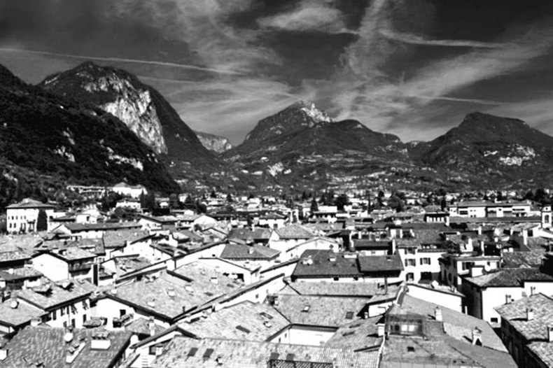 Иллюстрация к книге — Моника Беллуччи. Кто простит мне мою красоту [i_002.jpg]