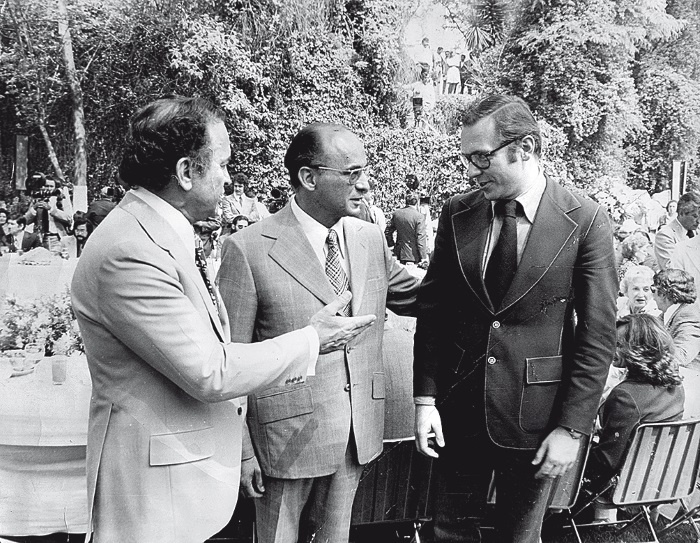 Иллюстрация к книге — Как нам жить? Мои стратегии [i_020.jpg]