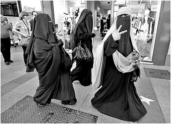 Иллюстрация к книге — Зачем России Марин Ле Пен [i_033.jpg]