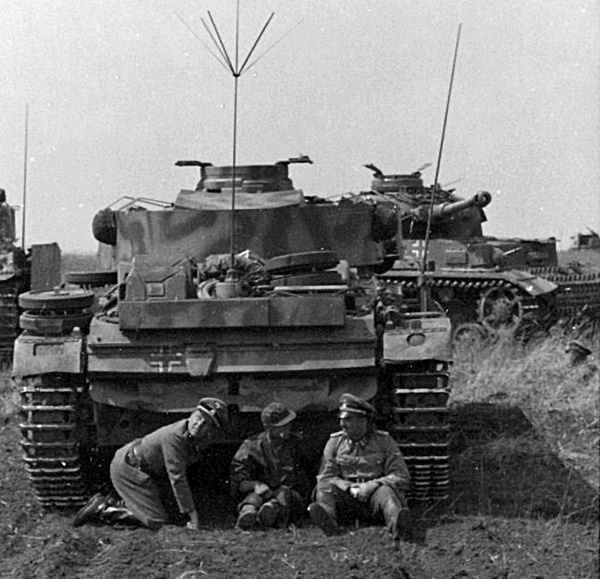 Иллюстрация к книге — Прохоровка. Неизвестное сражение Великой войны [i_011.jpg]