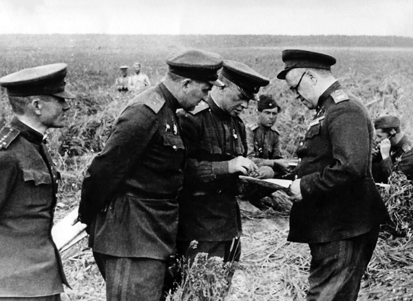 Иллюстрация к книге — Прохоровка. Неизвестное сражение Великой войны [i_035.jpg]