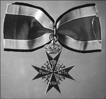 Иллюстрация к книге — 100 великих наград мира [i_062.jpg]