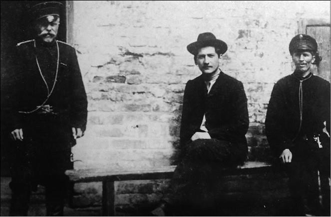 Иллюстрация к книге — Сто великих криминальных драм XX века [i_014.jpg]