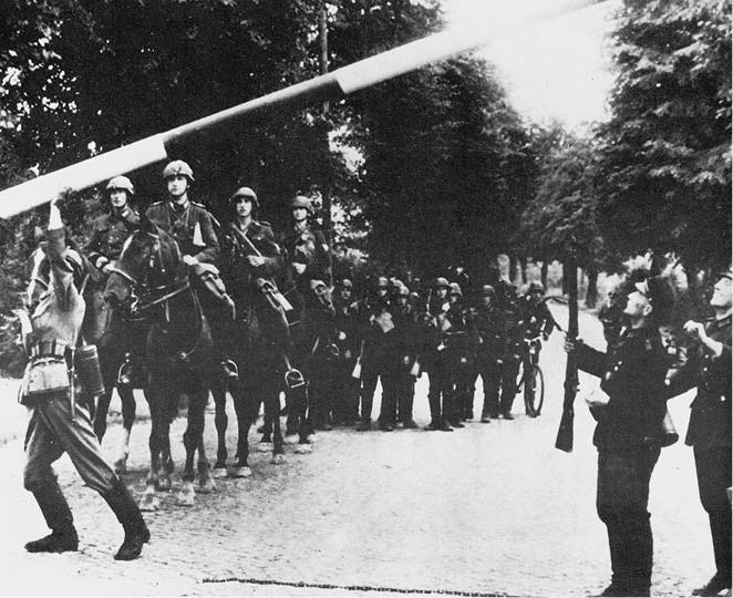 Иллюстрация к книге — 100 великих тайн Второй мировой [i_013.jpg]