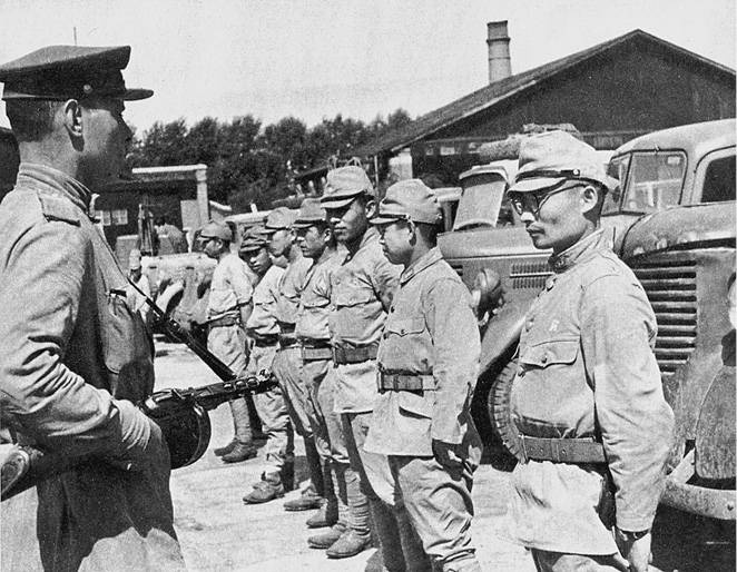 Иллюстрация к книге — 100 великих тайн Второй мировой [i_086.jpg]