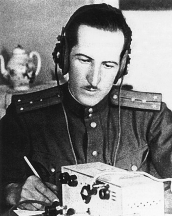 Иллюстрация к книге — 100 великих операций спецслужб [i_042.jpg]