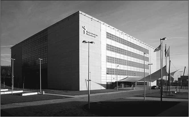 Иллюстрация к книге — 100 великих операций спецслужб [i_061.jpg]