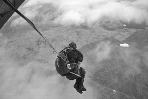 Иллюстрация к книге — 100 великих операций спецслужб [i_075.jpg]