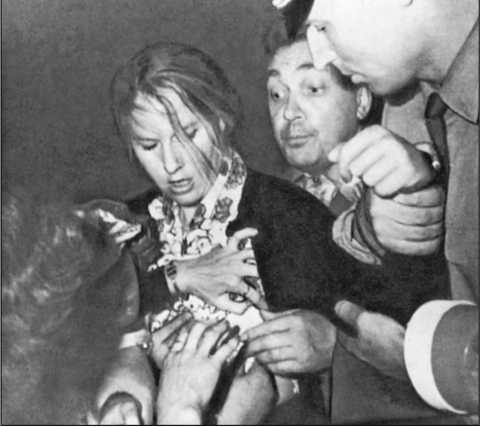 Иллюстрация к книге — 100 великих операций спецслужб [i_080.jpg]