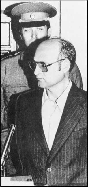 Иллюстрация к книге — 100 великих операций спецслужб [i_093.jpg]