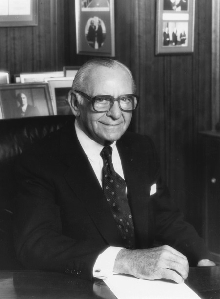 Иллюстрация к книге — 100 великих операций спецслужб [i_097.jpg]