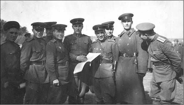 Иллюстрация к книге — Секретная миссия резидента «Патраса» [i_019.jpg]