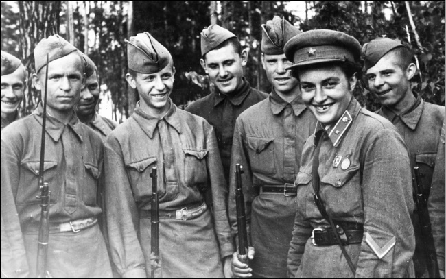 Иллюстрация к книге — Я – снайпер. В боях за Севастополь и Одессу [i_011.jpg]