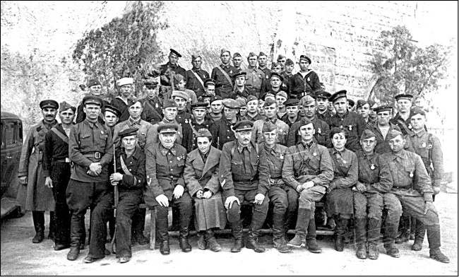 Иллюстрация к книге — Я – снайпер. В боях за Севастополь и Одессу [i_014.jpg]