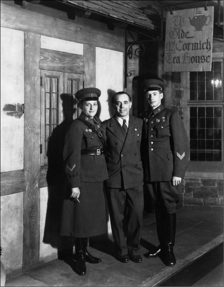 Иллюстрация к книге — Я – снайпер. В боях за Севастополь и Одессу [i_015.jpg]