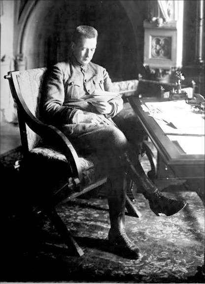 Иллюстрация к книге — 100 великих криминальных историй [i_071.jpg]